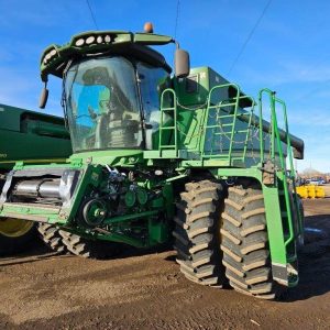 2012 John Deere S690 Combine